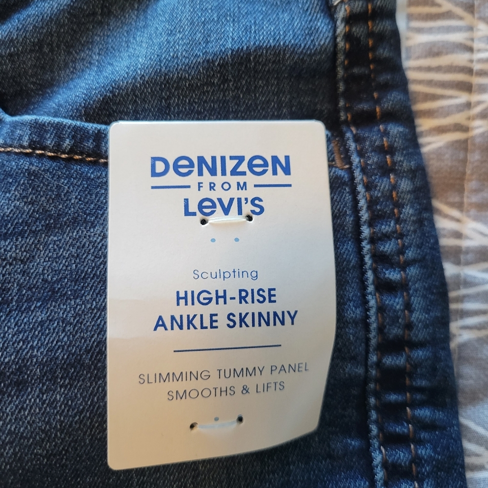 NWT Denizen Levi's High Rise Women Jeans - Dark Blue - Picture 2 of 5